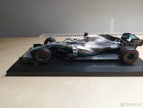 Mercedes Amg W10 Lewis Hamilton 1:24 Premium colectibles - 4