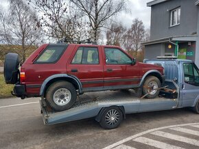 Opel frontera 2.4i - 4