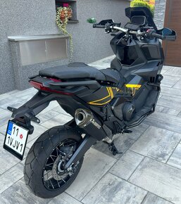 Honda X-ADV 750 2800 KM rok 2023 černá Akrapovič - 4