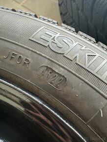 185/60 R15 ZIMNÍ téměř nové pneu - 4