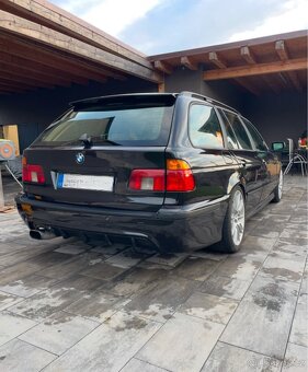 Difuzor zadního nárazníku BMW E39 – Černý lesk - 4