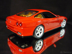 Ferrari 550 Maranello Hot Wheels 1/18 - 4