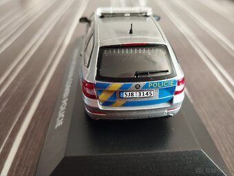 Škoda Octavia combi III policie ochranný rám 1:43 Dea - 4