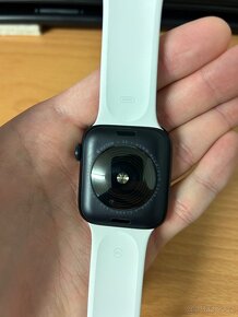 Chytré hodinky Apple Watch SE 2022 GPS 44mm - 4