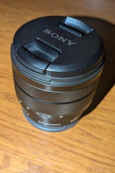 Sony 10-18 mm f/4,0 OSS SEL

 - 4