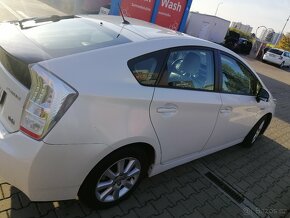 Toyota Prius Hybrid - 4