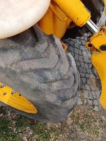 JCB 407 B ČELNÍ NAKLADAČ 4,8 TUN - - 4