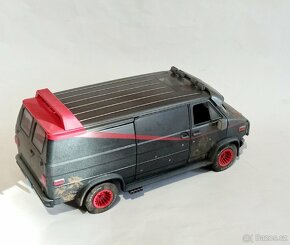 1983 Chevy GMC Vandura A Team 1:18 - 4