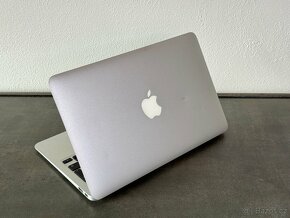 MacBook Air 11" 2011 i5 / 4GB / 64GB - DPH - 4