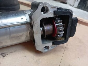 Ford tranzit    2.4 TDDI   starter  zanovni - 4