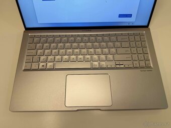 ASUS ZenBook 15 UX533FD - 4