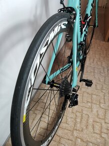 Silniční kolo Bianchi Oltre XR1 na sadě Campagnolo - 4