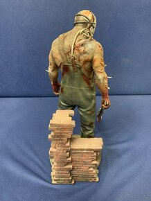 Dead by Daylight soška 35 cm Trapper - 4