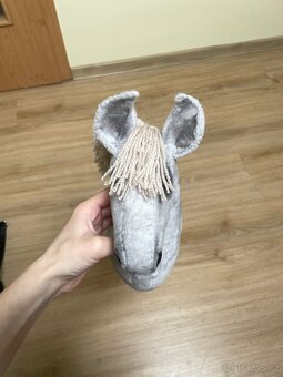 Šedý flekatý hobby horse - 4