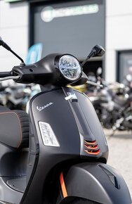 Vespa GTS Super 300 Sport EU5 nero REMUS - 4