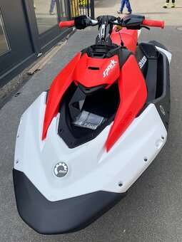 Sea Doo Spark Trixx 90HP model 2025 - červeno/bílá - 4