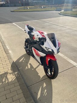 YAMAHA YZF R125 - 4