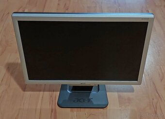 2x LCD Acer V243H 24" + Acer AL1916W 19" - 4