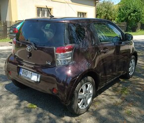 Toyota iQ 1.0 i 50 KW naj. 143000 KM r. 12/2009 - 4