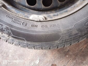 Zimní pneumatiky 195/65 R15 na disku VW 5x100. - 4