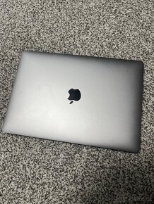 Apple MacBook Pro 13,3" - 4