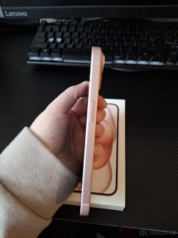 IPhone 15 128GB Růžový. TOP stav - 4