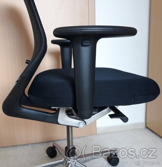 Kancelářská židle - Vitra ZÁNOVNÍ PC 18 500,- - 4