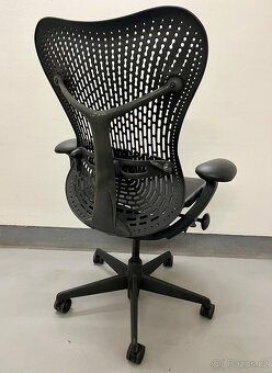 Kancelářská židle Herman Miller Mirra - 4