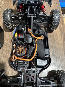 Arrma Typhon 1/8 V5 6s BLX - 4