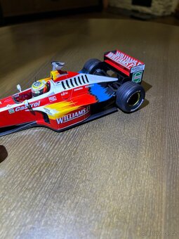 Williams FW 21 Hotwheels 1:18 - 4