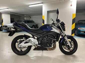 Suzuki GSR 600 - Sportovní srdcař pro každodenní jízdu - 4