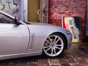 Jaguar XKR 1:18 AutoArt - 4