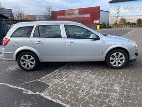 Opel Astra kombi 1,7 CDTI 81 kW, rok 2010 - 4