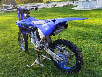 Yamaha yz 125, rok 2024 - 4