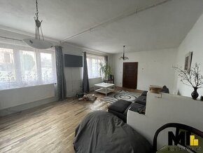 Prodej rodinného domu o velikosti 270 m², pozemek 2452 m² - 4