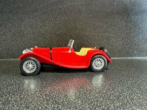 Jaguar SS100 1/18 - 4