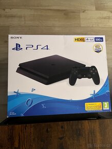 PS 4 slim 500GB, 3 ovladače, 7 her - 4