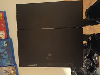 Prodám PlayStation 4 - 4