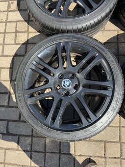 ORIGINÁL Alu Škoda THEMISTO R18, 5x112 - LETNÍ PNEU - 4