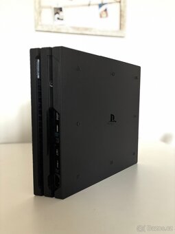 PlayStation 4 PRO (1TB) + 2 ovladače | Perfektní stav - 4