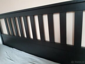 Ikea postel 180x200 včetně roštů, + 2x stolek - černá barva - 4