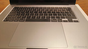 MacBook Air M2, 15", 8GB RAM, 256 HDD - vesmírně šedý - 4