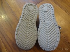 ŠEDÉ KOŽENÉ TENISKY CROCS vel. 30 - 4