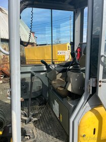 Minibagr New Holland E18 - 4