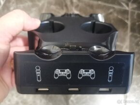 Nabíjecí základna pro move  a ps4 ovladače - 4