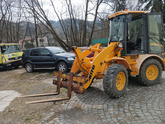 JCB 407 B ČELNÍ NAKLADAČ 4,8 TUN - - 4