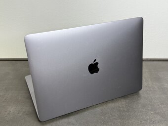 MacBook Air 13" 2020 / 256GB / i3 / 8GB / Space Gray - 4