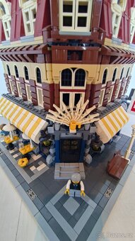 LEPIN Cafe Corner, kompatibilní s LEGO (klon 10182) - 4