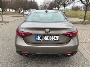 Alfa Romeo Giulia Q4 VELOCE 2.2 diesel 154 kw odpočet DPH - 4