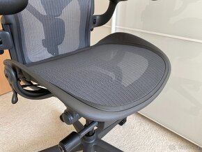 Kancelářská židle Herman Miller Aeron B PC 43000,- NOVÁ - 4